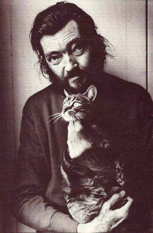 julio cortazar maestro del cuento corto con su gato